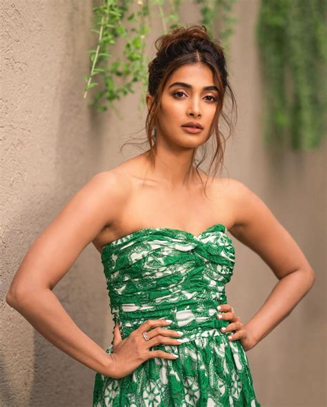 pooja hegde|Who is hotter